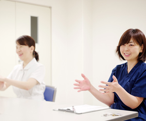岡山主任看護師、安達看護師