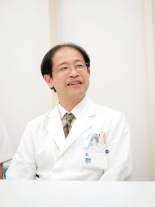 消化器外科の伊丹淳参事