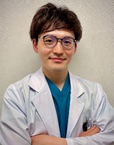 足立 泰志